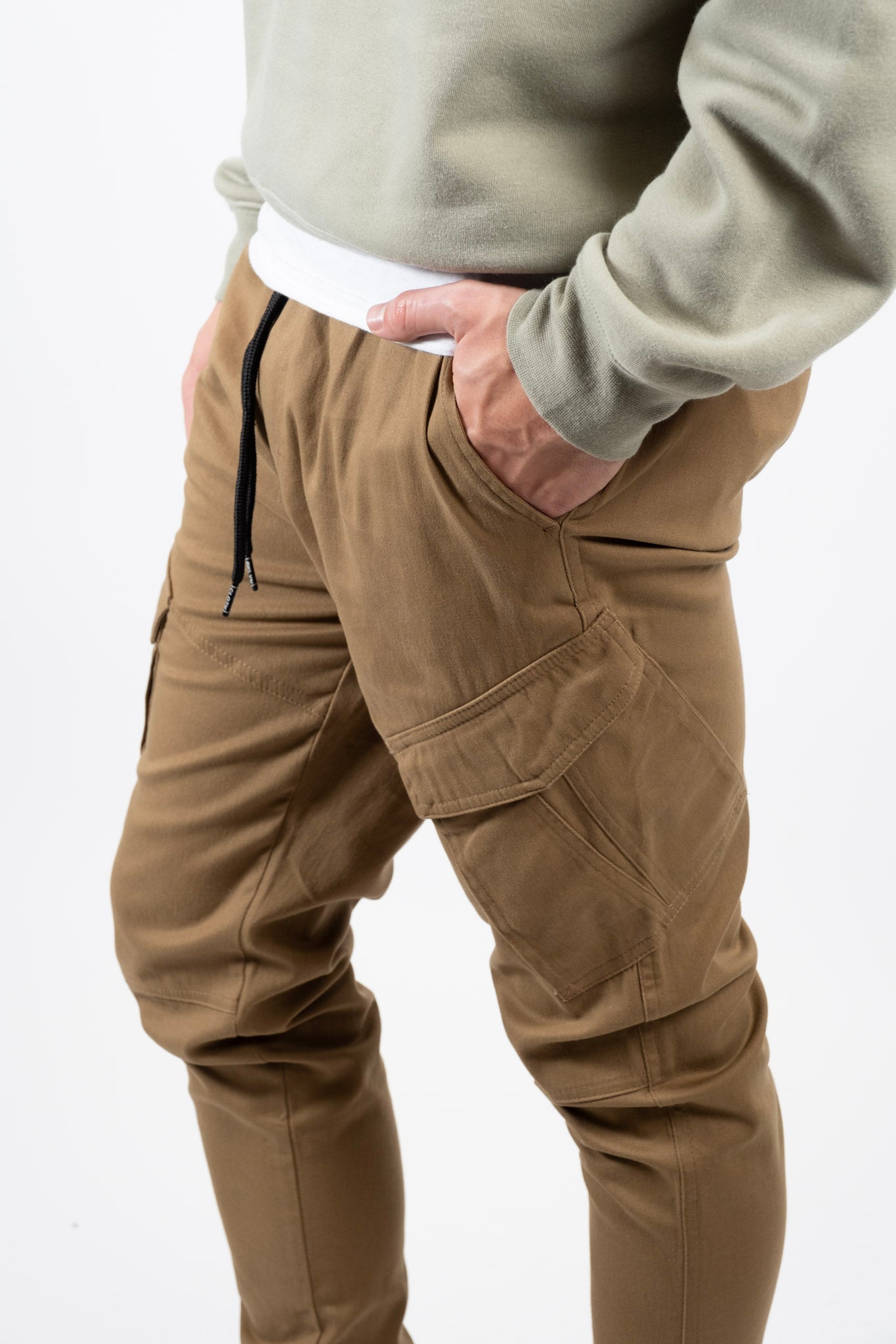 Men's Polyester-Spandex Twill Cargo-Design Track Pants / Joggers with  Multifunctional Curvy Zip Pouch Pockets. Suitable