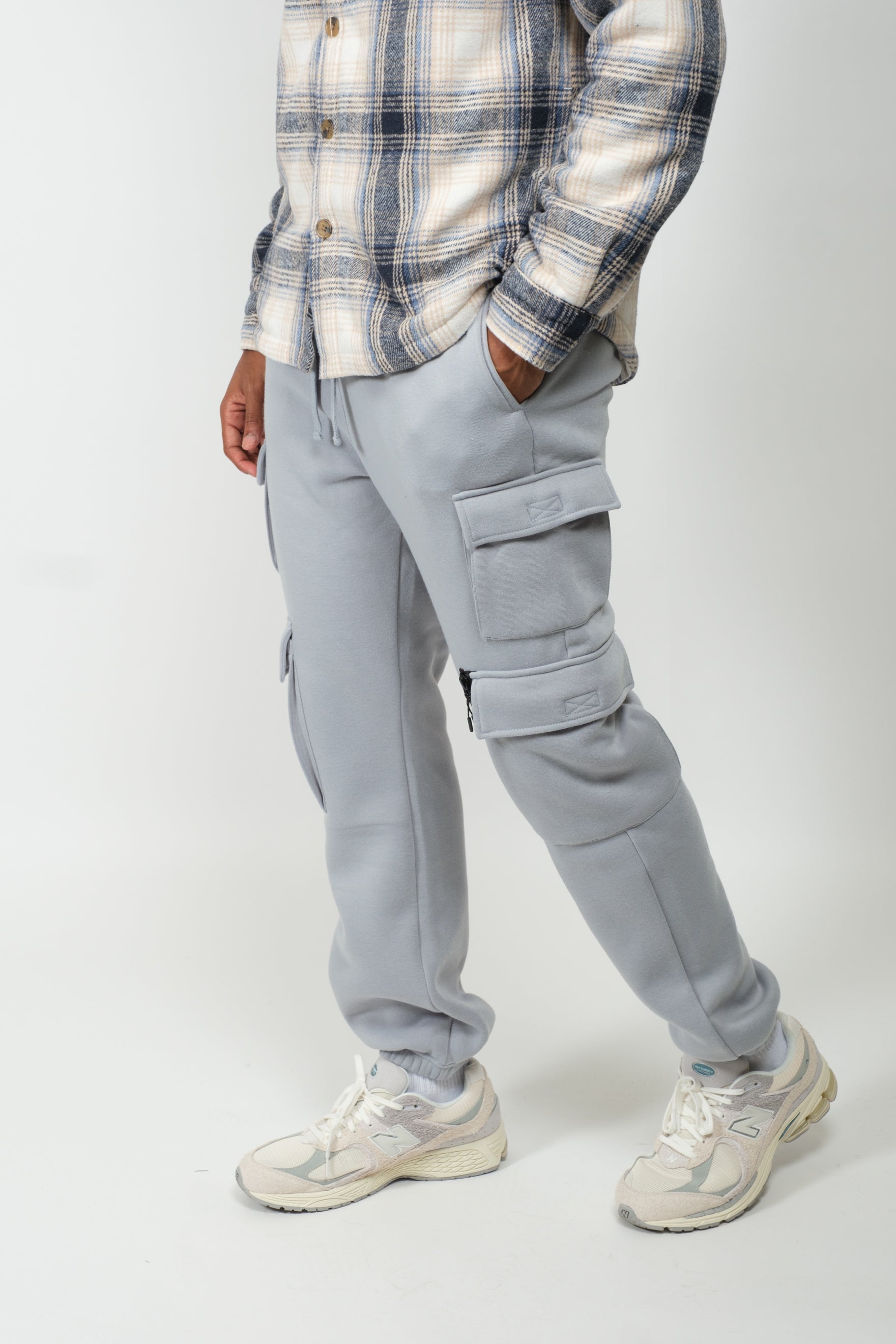 Versatile Fleece Utility Cargo Sweatpant for Men 
#color_quarry