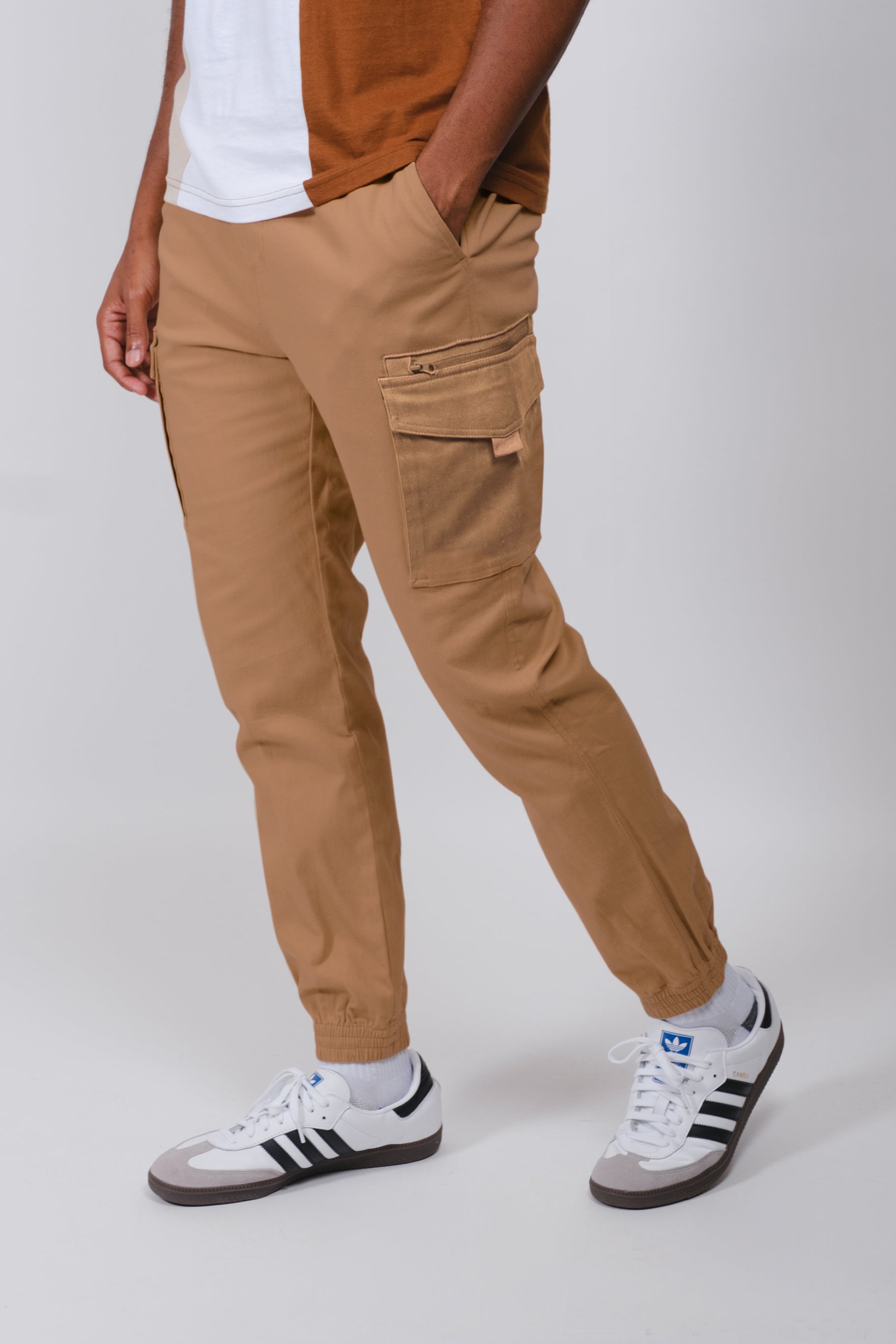 Cargo Pocket Zip Twill Jogger for men 
#color_tobacco