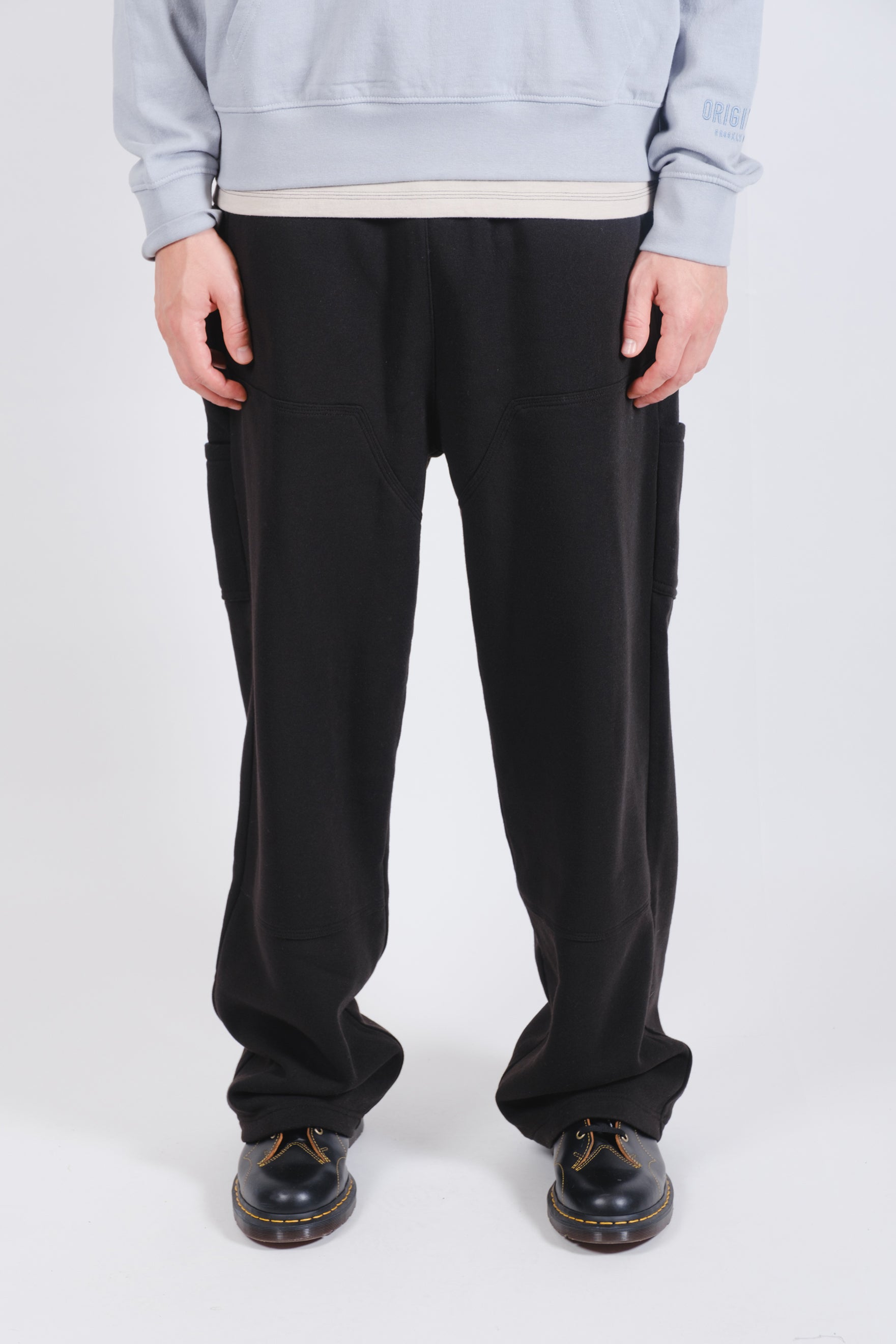 Durable fleece carpenter pants with side and back pockets
#color_black