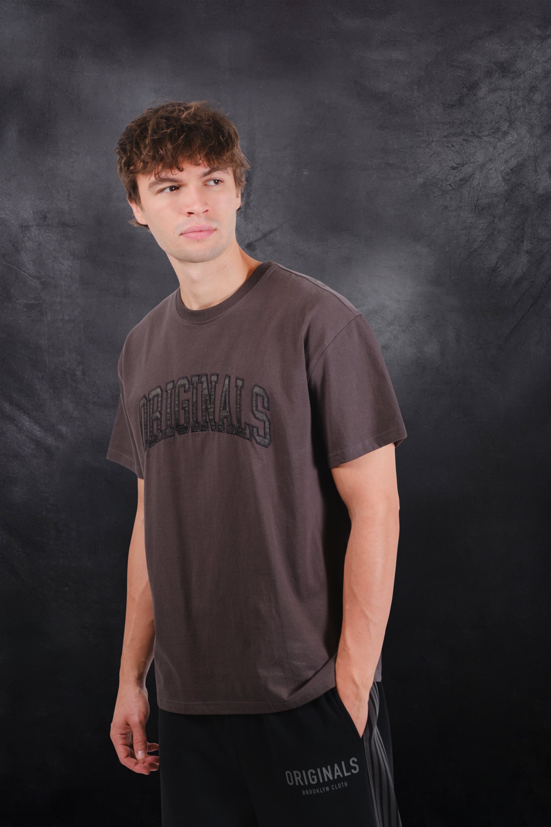 Men’s Originals Tee with satin applique, classic crew neck style
#color_dusty black