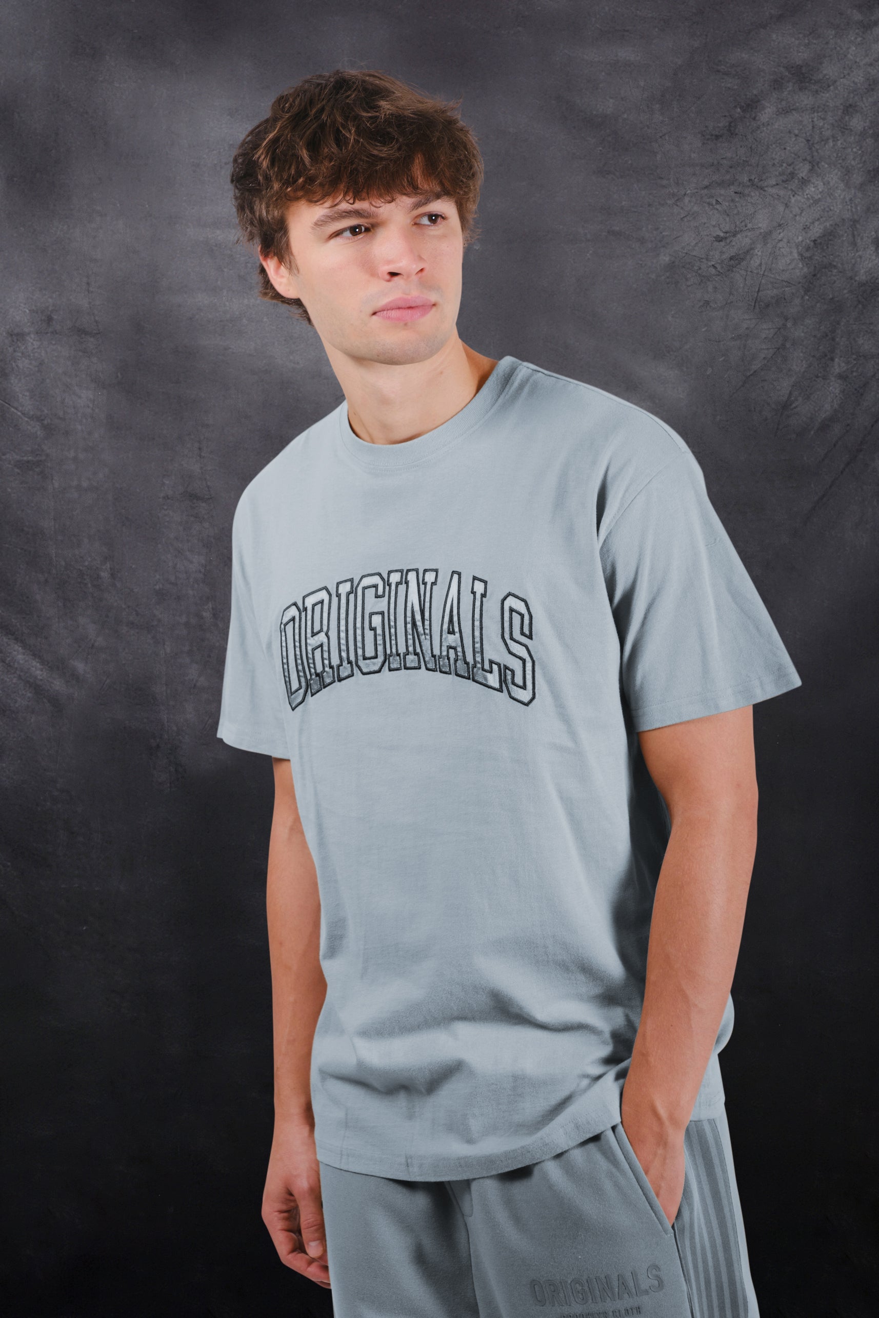 Men’s Originals Tee with satin applique for a sleek
#color_quarry