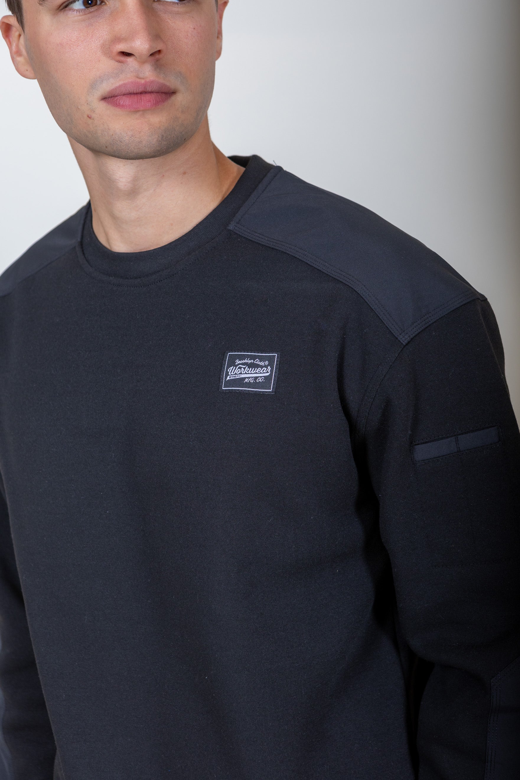 Relaxed fit Workwear Blocked Fleece Crew
#color_black